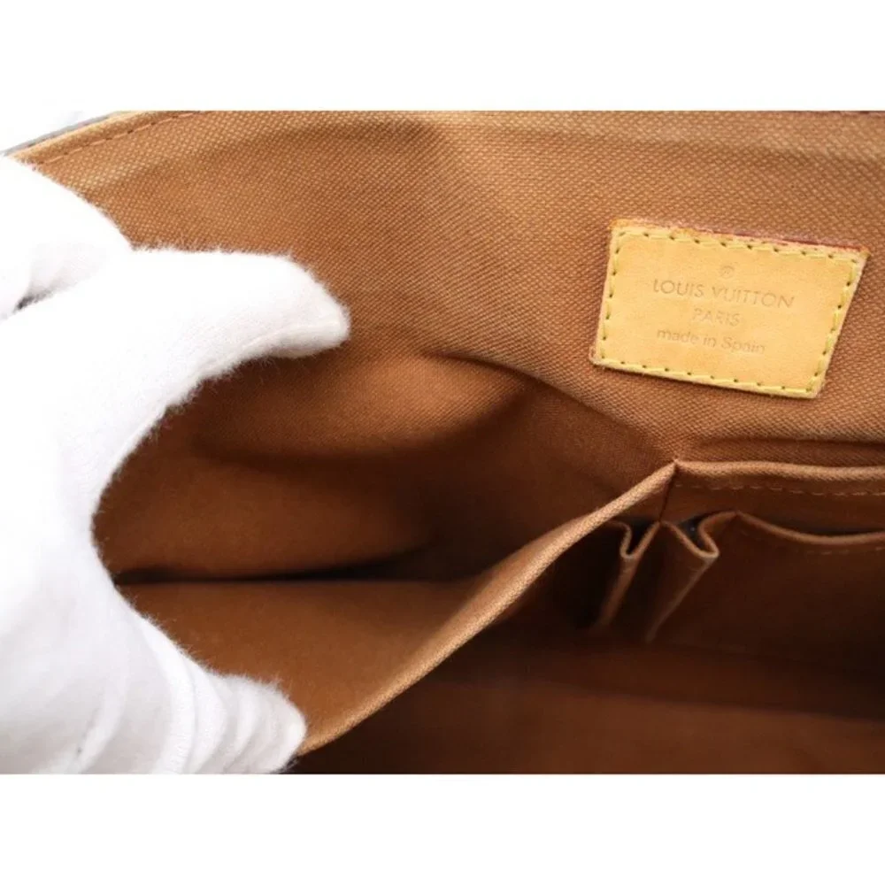 Louis Vuitton messenger body